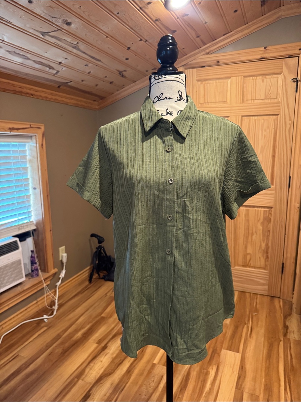 Olive Green Short-Sleeve Button-Up Shirt - Lightweight Casual